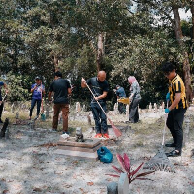 Jerudong Park Medical Centre and Pantai Jerudong Specialist Centre Jointly Organised Cemetery Cleaning Campaign