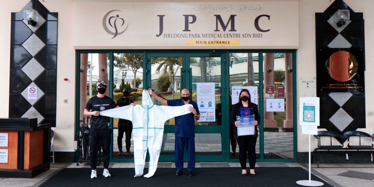 100 Personal Protective Equipment (PPE) from Wu Chun goes to Jerudong Park Medical Centre (JPMC)