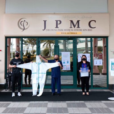 100 Personal Protective Equipment (PPE) from Wu Chun goes to Jerudong Park Medical Centre (JPMC)